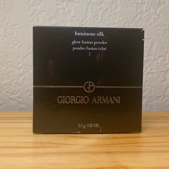 Giorgio Armani Luminous Silk Glow Fusion Powder - Shade: 7 - Picture 2 of 13